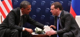 Microfone aberto vaza conversa entre Obama e Medvedev