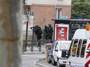 Homem armado que mantinha refém em escola se rende na França