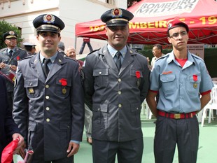 3 bombeiros locais homenageados em BH