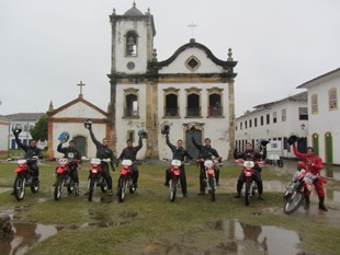 8 amigos e 800 KM de moto