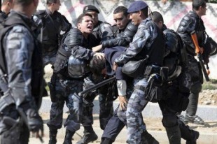 PM invade antigo Museu do Índio e entra em confronto com manifestantes