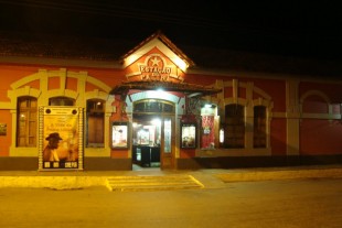 Afinal, quem vai tocar o Cine Café?