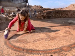 IGREJA BIZANTINA COM UM MOSAICO IMPRESSIONANTE É DESCOBERTA PRÓXIMO A ASHKELON - ISRAEL