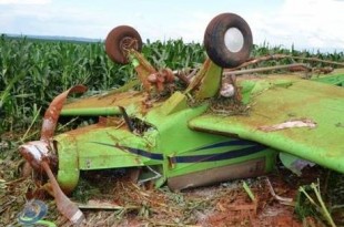 Piloto fica ferido após falhar em decolagem e capotar aeronave de pequeno porte