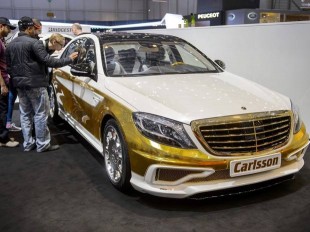 Mercedes S500 coberto de ouro