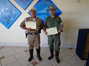 Entrega de prêmio como Patrulheiro Rodoviário Padrão da Polícia Militar Rodoviária Estadual