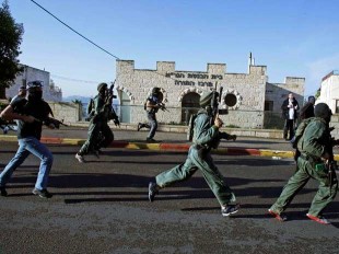 Homens com facas e machados matam fiéis em sinagoga de Israel