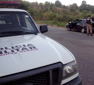 OPERAÇÃO DA PM APREENDE MACONHA COM INFRATOR COM PASSAGENS POR ASSALTOS