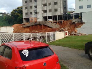 CHUVAS INTENSAS CAUSAM DESMORONAMENTOS EM PARÁ DE MINAS