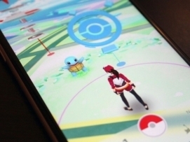 JOVENS SE DISTRAEM CAÇANDO POKÉMON GO E FICAM PRESOS EM CEMITÉRIO