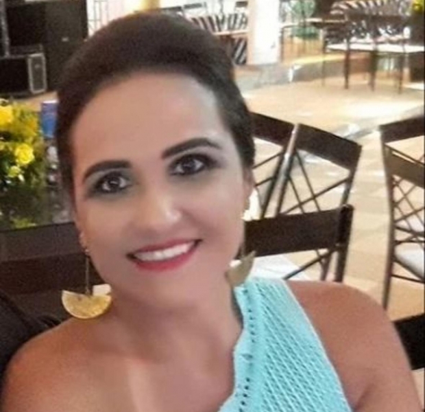 MOTO ATROPELA E MATA RECEPCIONISTA E ESPOSA DE EMPRESÁRIO, DURANTE O TRABALHO