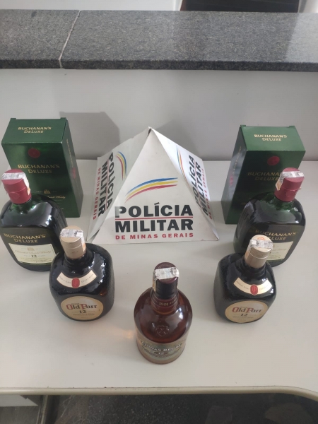 FURTO DE 7 GARRAFAS DE WHISKY EM SUPERMERCADO