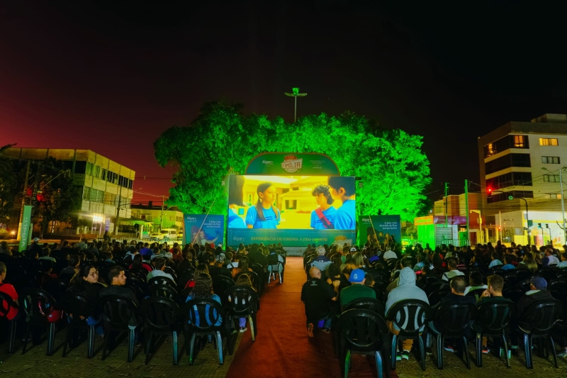 CINE FAMÍLIA NA PRAÇA TRAZ EXPERIÊNCIA DE CINEMA A CÉU ABERTO PARA PARÁ DE MINAS