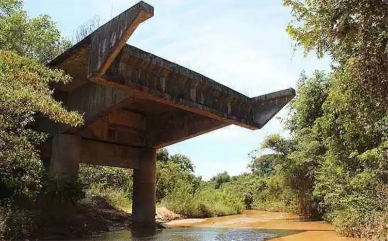 PRESOS 3 TRAFICANTES E UM AVIÃO, DEBAIXO DA PONTE