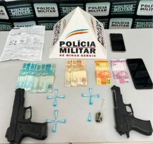 JOVEM PRESO, COM DROGAS E ARMAS